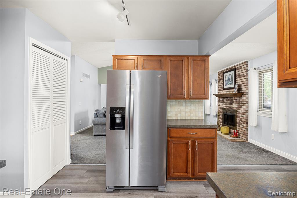 1194 Paddington Road Canton, MI 48187 - Photo 10 of 33
