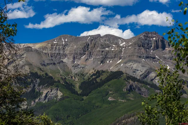 a view of a houses with a yard