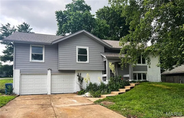 $475,000 | 12897 Nimes Drive, Creve Coeur, MO 63141