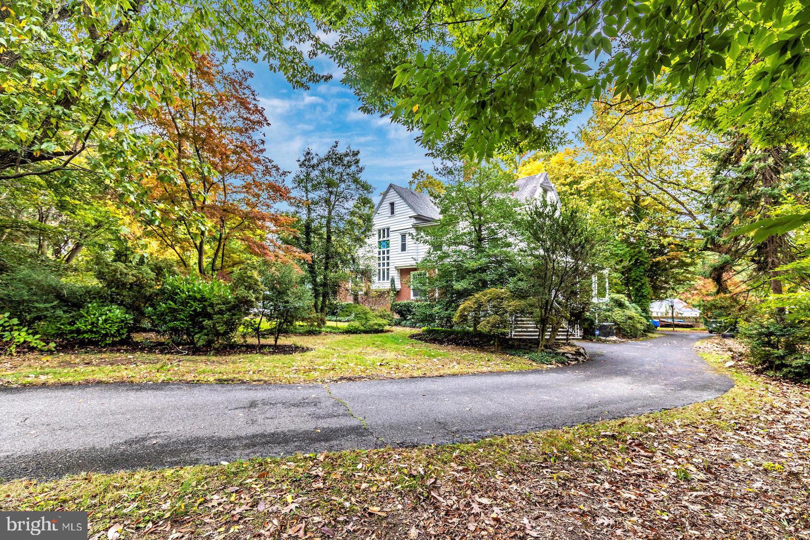 6 East Brookhaven Road Wallingford, PA 19086 - Photo 58 of 70 Driveway Exterior
