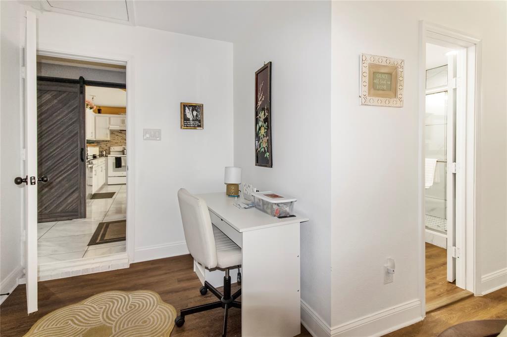 922 Hannah Way Dallas, TX 75253 - Photo 11 of 29 a view of a livingroom with furniture and wooden floor