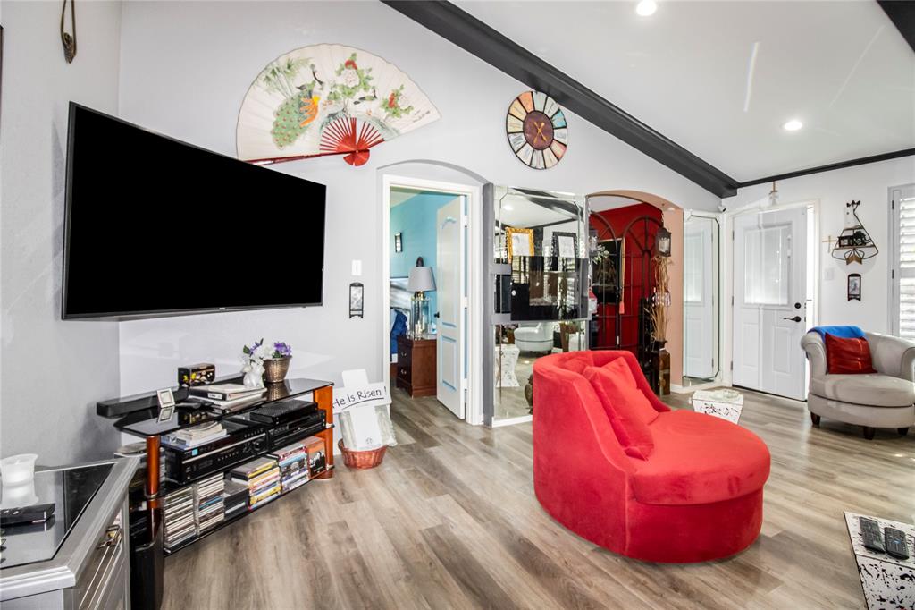 922 Hannah Way Dallas, TX 75253 - Photo 13 of 29 a living room with furniture and a flat screen tv