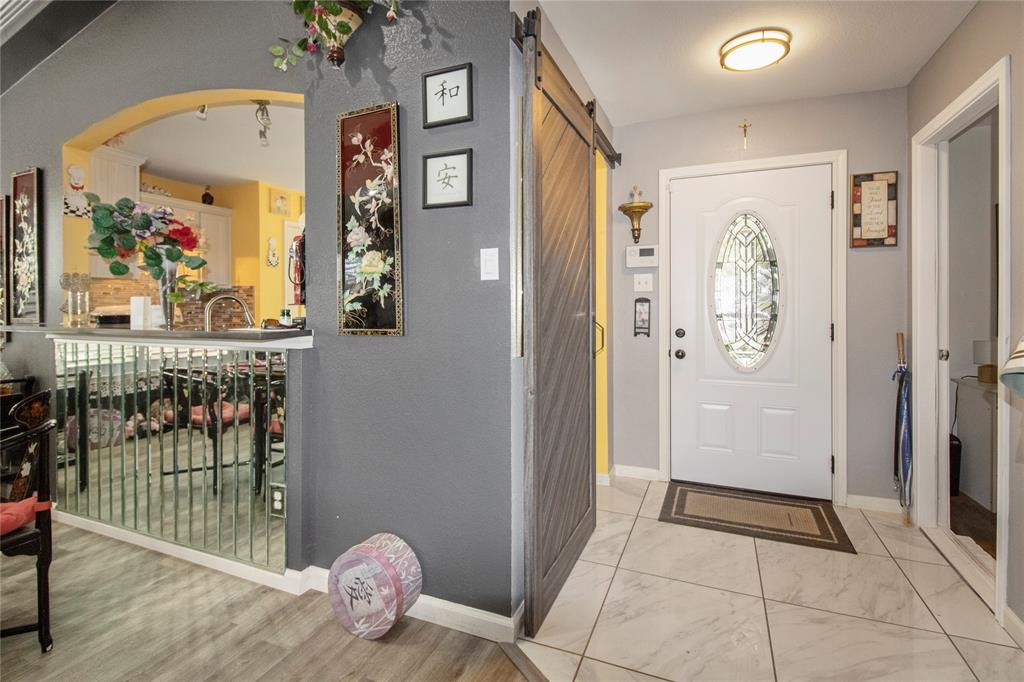922 Hannah Way Dallas, TX 75253 - Photo 16 of 29 a view of a hallway and interior of house