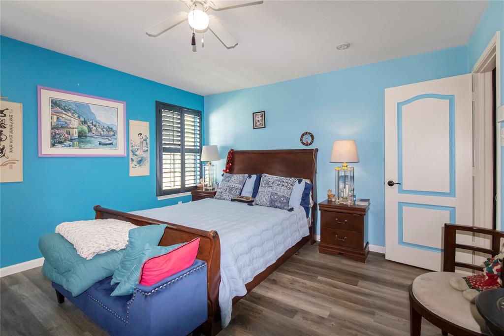 922 Hannah Way Dallas, TX 75253 - Photo 23 of 29 a bedroom with bed and window