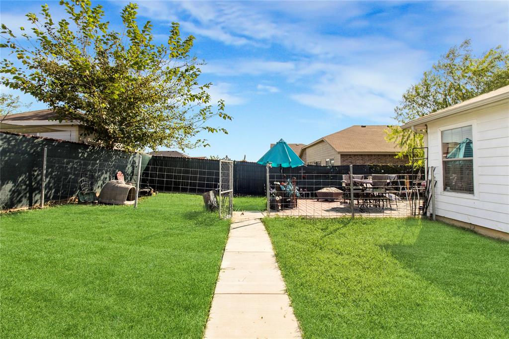 922 Hannah Way Dallas, TX 75253 - Photo 27 of 29 a view of a backyard with sitting area