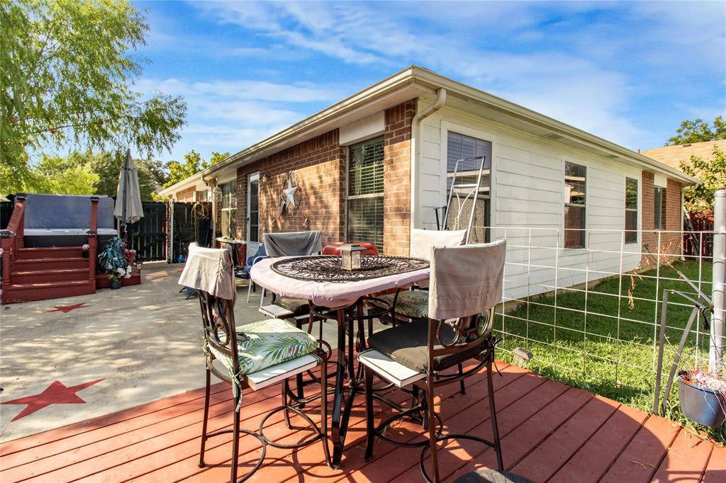 922 Hannah Way Dallas, TX 75253 - Photo 28 of 29 a view of a chairs and table in the patio