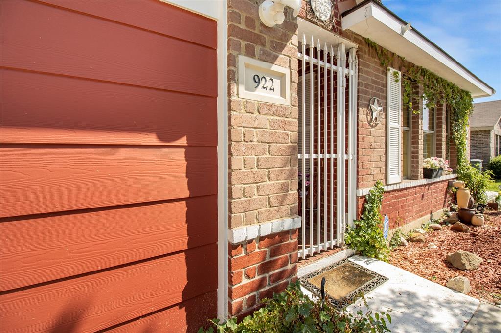 922 Hannah Way Dallas, TX 75253 - Photo 4 of 29