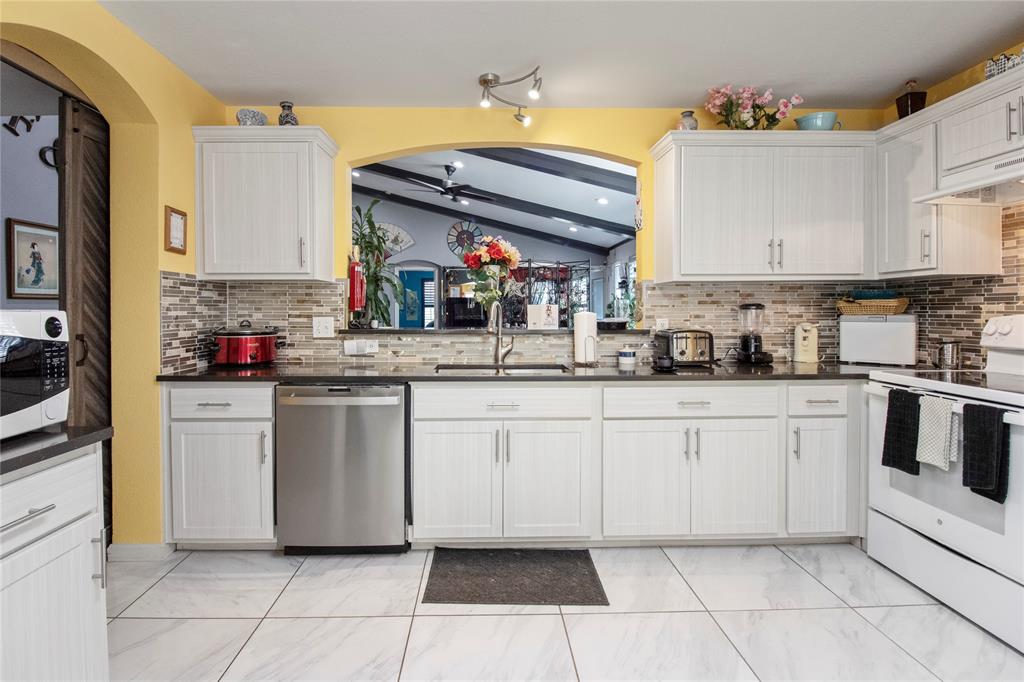 922 Hannah Way Dallas, TX 75253 - Photo 8 of 29 a kitchen with stainless steel appliances granite countertop a sink and cabinets