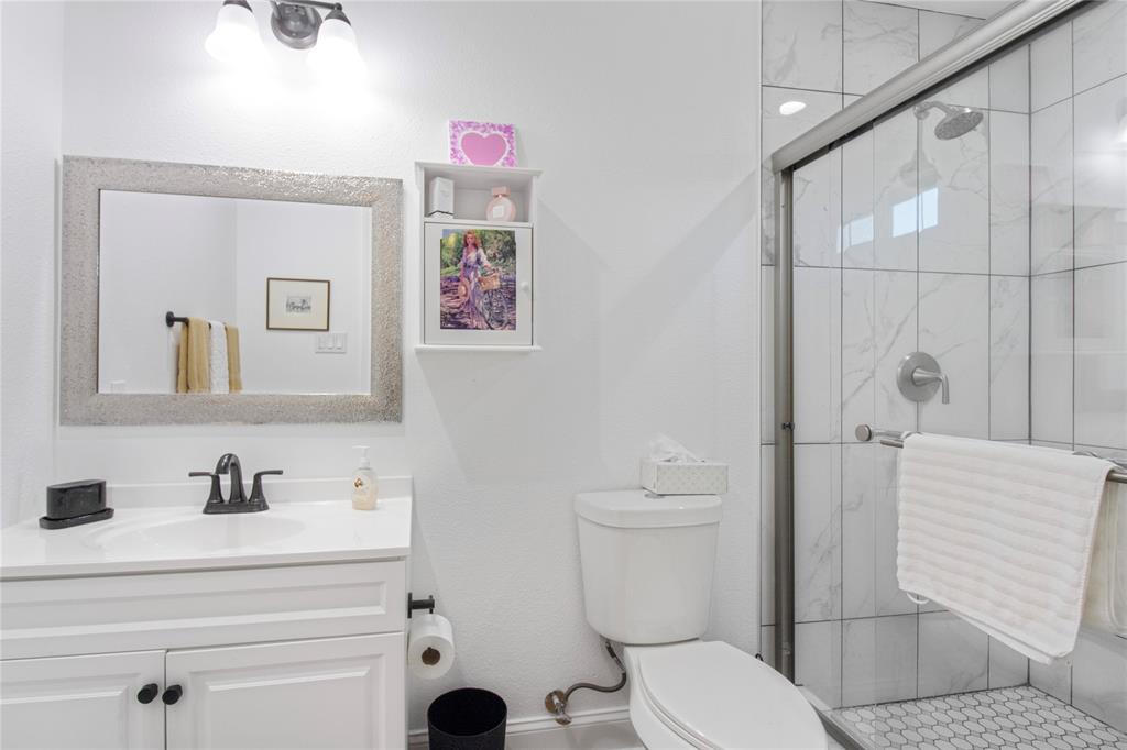 922 Hannah Way Dallas, TX 75253 - Photo 10 of 29 a bathroom with a sink toilet and shower
