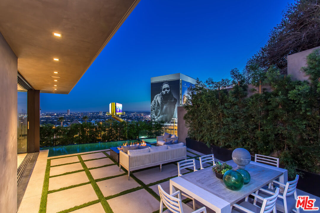 1413 Queens Road Los Angeles, CA 90069 - Photo 45 of 54 Gallery Image 45