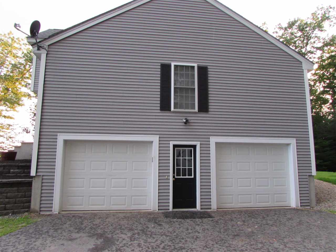 9 Fox Run Road Raymond, NH 03077 - Photo 3 of 22