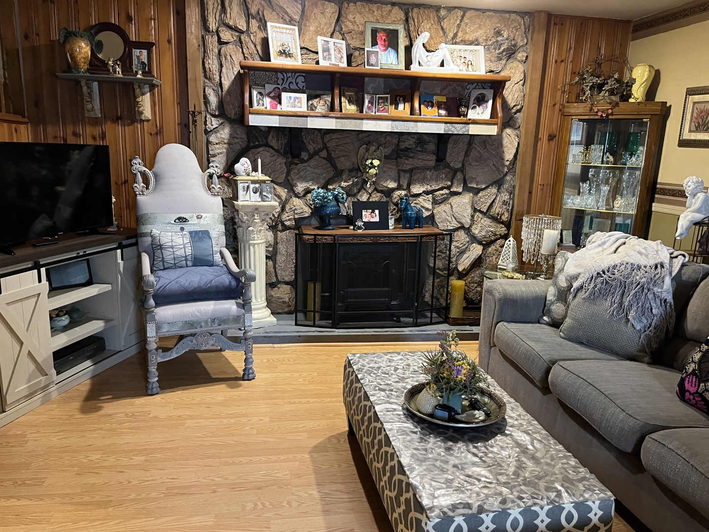 15213 Waverly Avenue Midlothian, IL 60445 - Photo 3 of 12 a living room with furniture and a fireplace