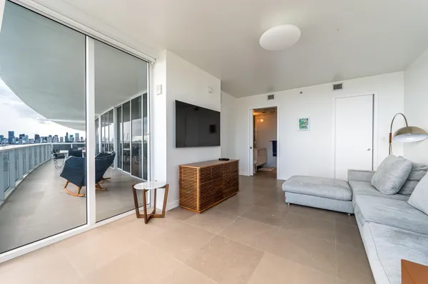$17,500 | 400 Alton Road, Unit 1808, Miami Beach, FL 33139