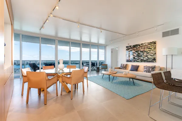 $17,500 | 400 Alton Road, Unit 1808, Miami Beach, FL 33139