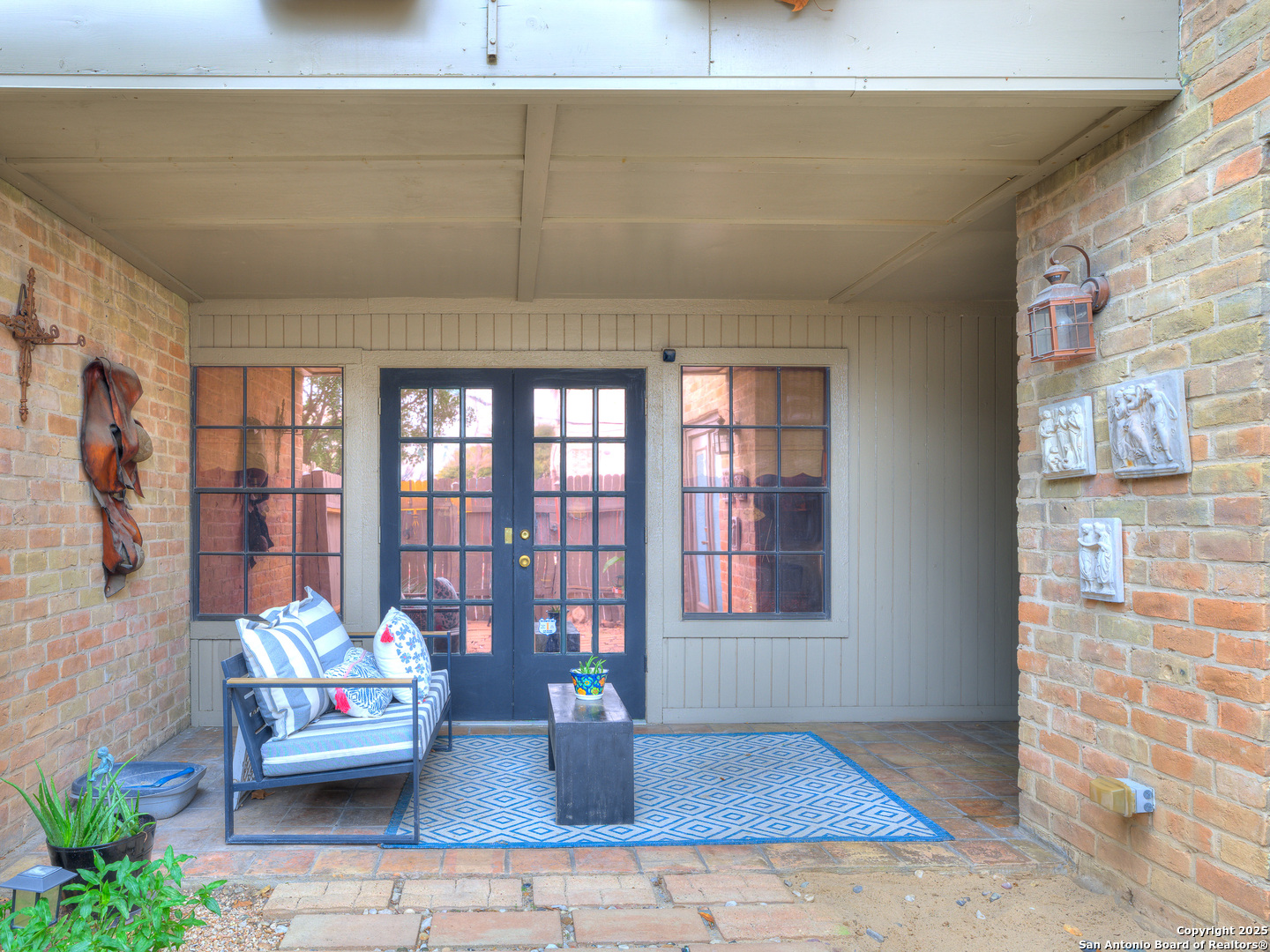7711 Callaghan Road, Unit 702 San Antonio, TX 78229 - Photo 46 of 49 a living room with furniture and a potted plant