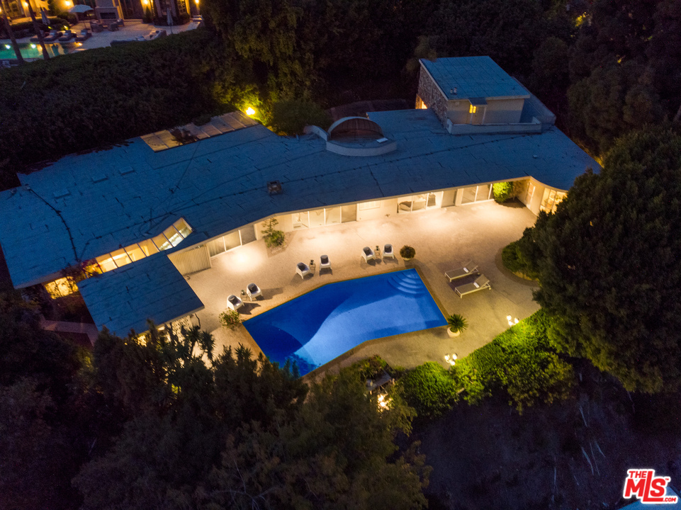 1111 Shadow Hill Way Beverly Hills, CA 90210 - Photo 1 of 14