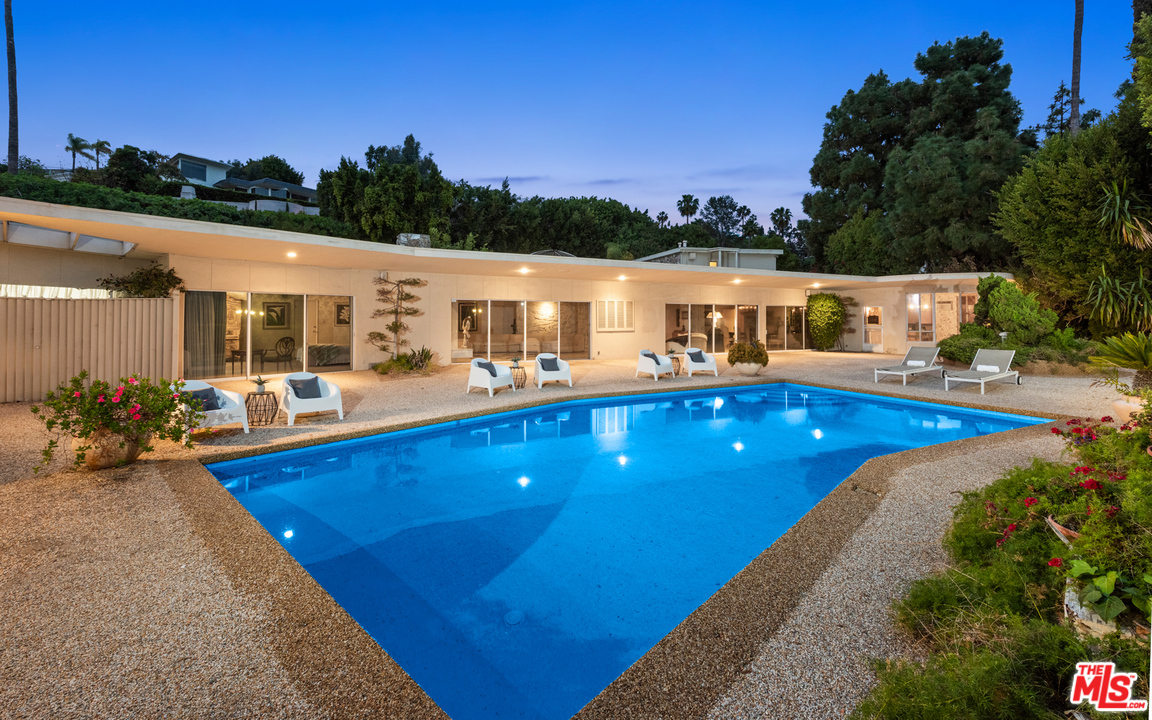 1111 Shadow Hill Way Beverly Hills, CA 90210 - Photo 2 of 14