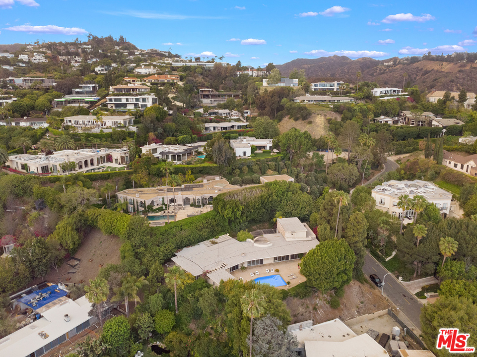 1111 Shadow Hill Way Beverly Hills, CA 90210 - Photo 11 of 14