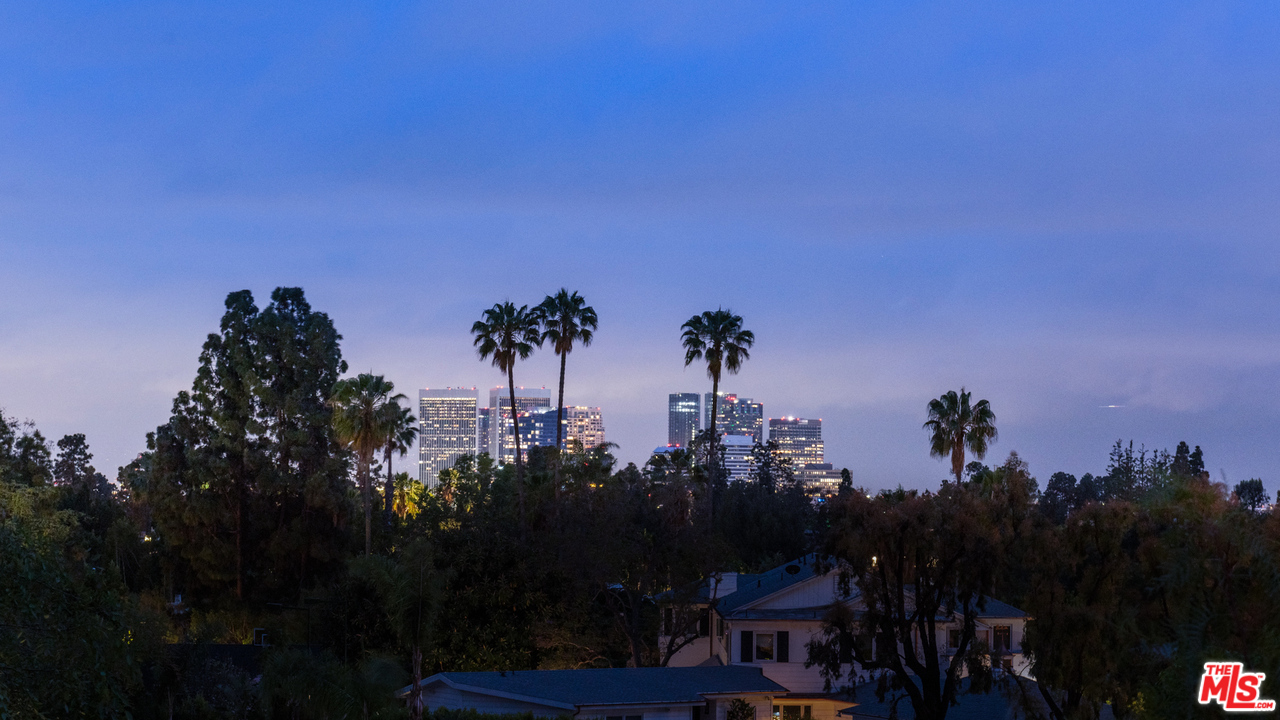 1111 Shadow Hill Way Beverly Hills, CA 90210 - Photo 13 of 14