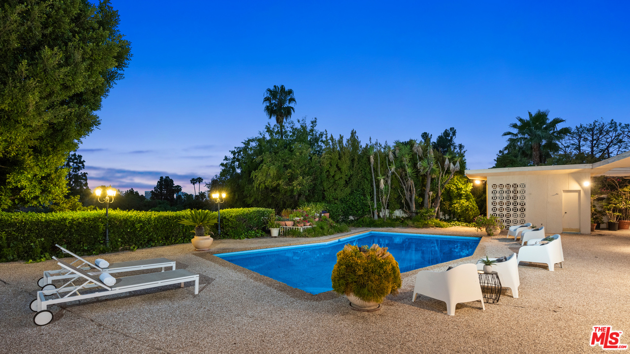 1111 Shadow Hill Way Beverly Hills, CA 90210 - Photo 3 of 14