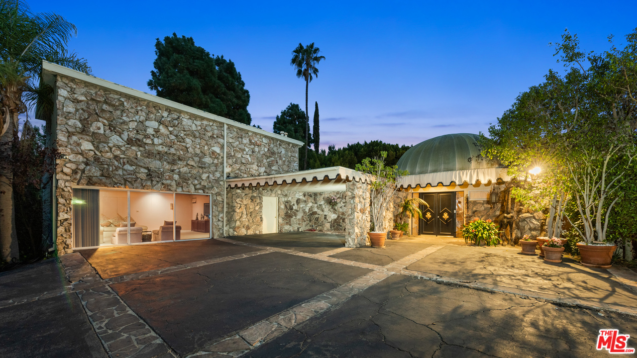 1111 Shadow Hill Way Beverly Hills, CA 90210 - Photo 4 of 14