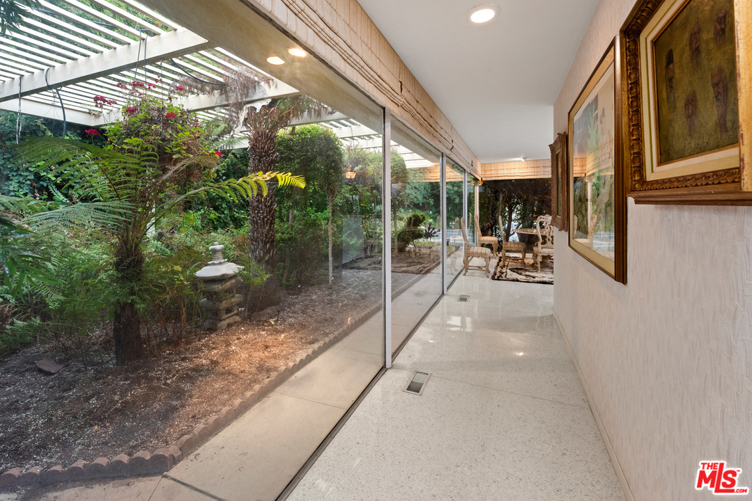 1111 Shadow Hill Way Beverly Hills, CA 90210 - Photo 5 of 14