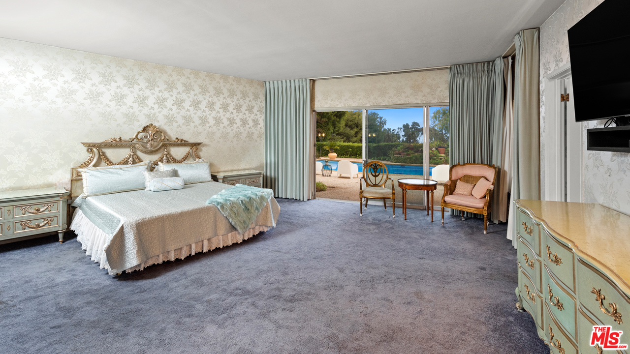 1111 Shadow Hill Way Beverly Hills, CA 90210 - Photo 10 of 14