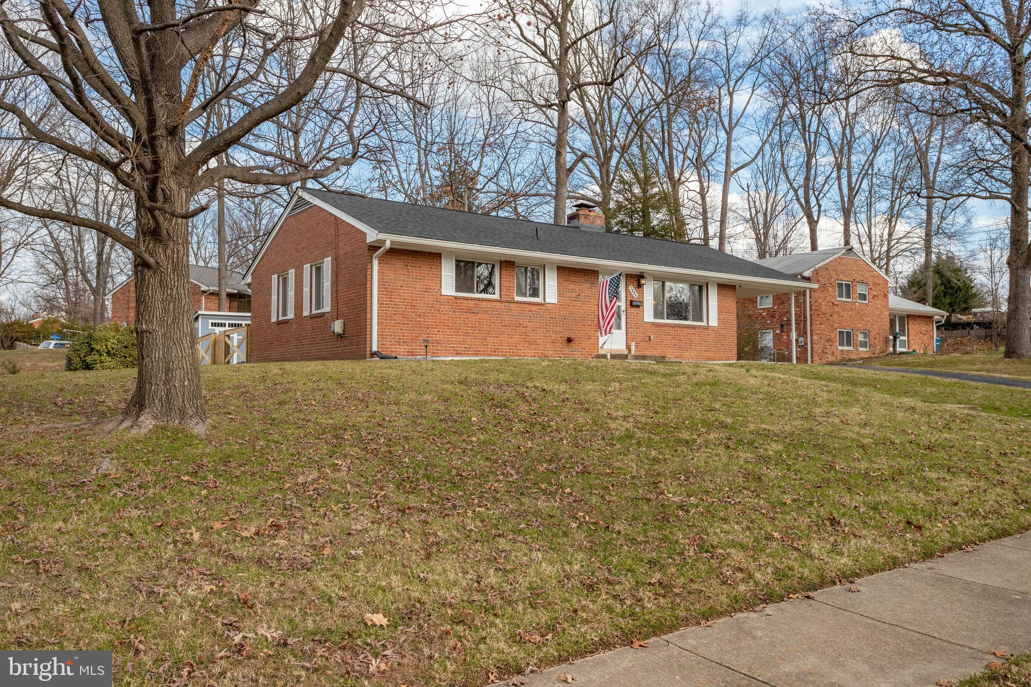 7604 Cosgrove Place Springfield, VA 22151 - Photo 3 of 40 Gallery Image 3