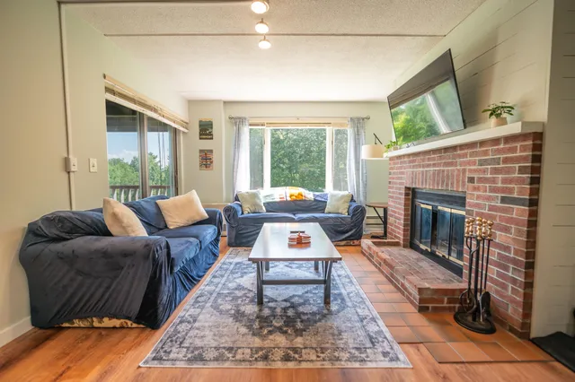 $349,000 | 32 B Snow Tree Lane, Unit OAKS B, West Dover, VT 05356