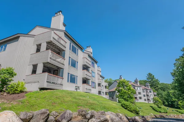 $349,000 | 32 B Snow Tree Lane, Unit OAKS B, West Dover, VT 05356