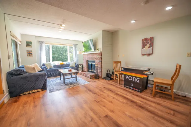 $349,000 | 32 B Snow Tree Lane, Unit OAKS B, West Dover, VT 05356