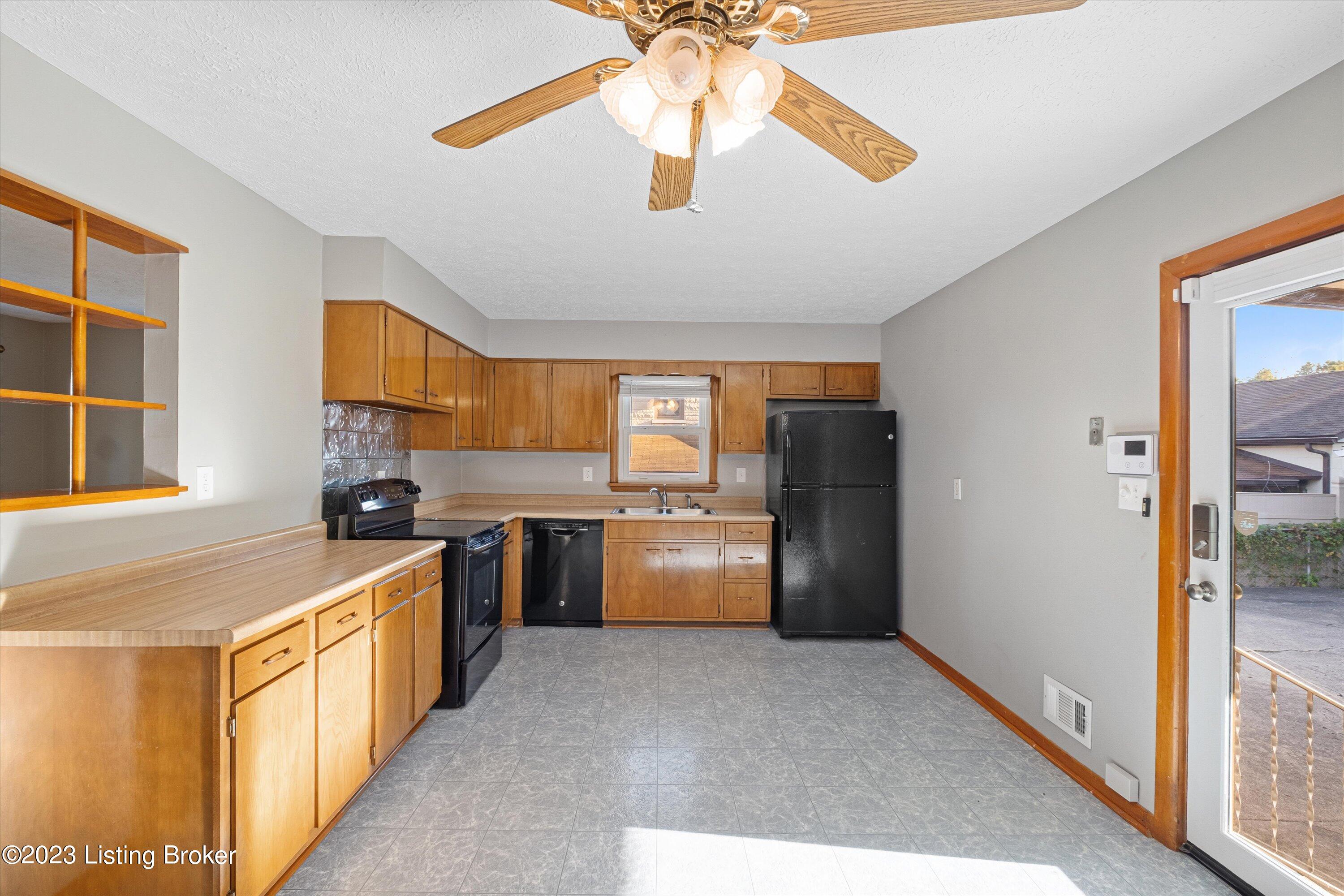 6913 Ledgerock Road Louisville, KY 40219 - Photo 9 of 40 09-6913Ledgerock-LouisvilleRealEstateMed