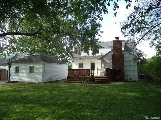 1582 Hawthorne Road Grosse Pointe, MI 48236 - Photo 2 of 36 Hawthorne (9).jpg