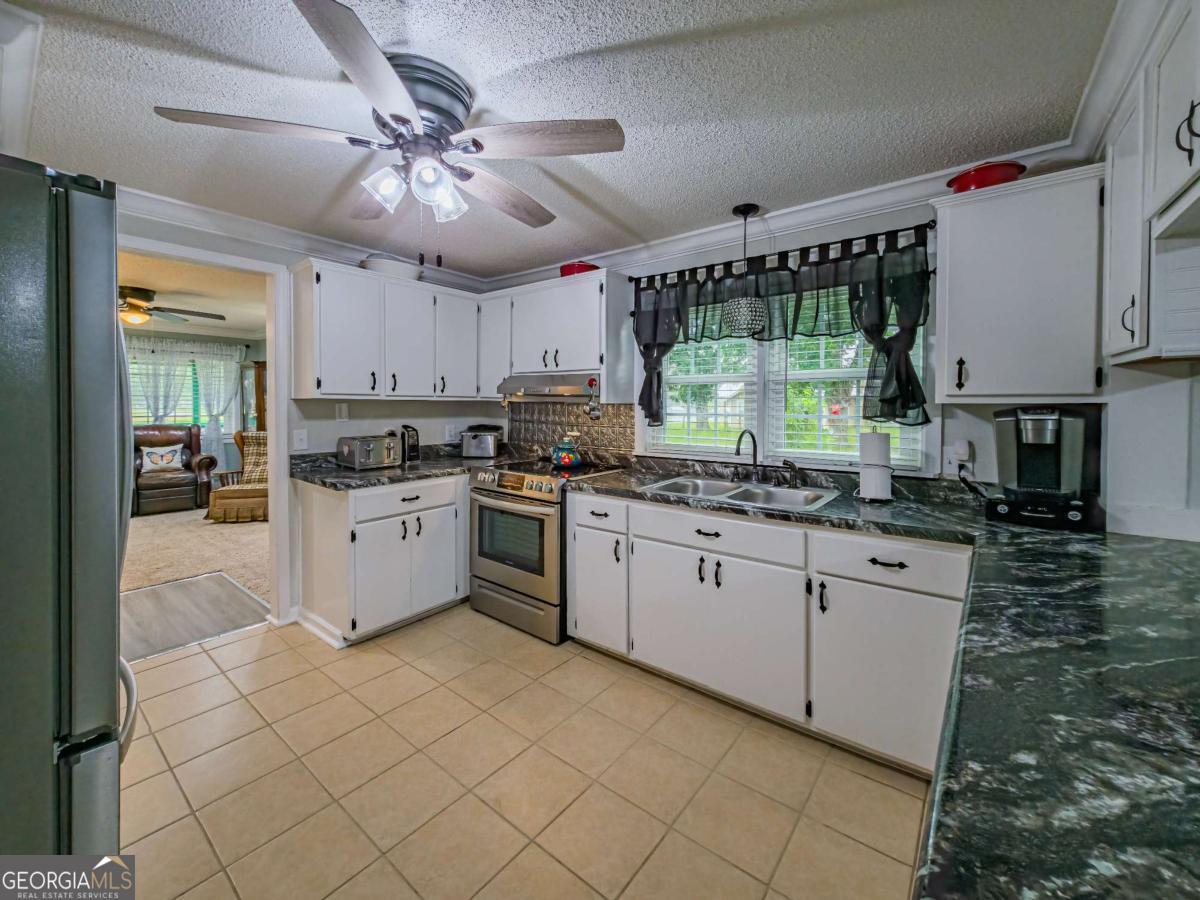 2242 Highway 82 Enigma, GA 31749 - Photo 13 of 47