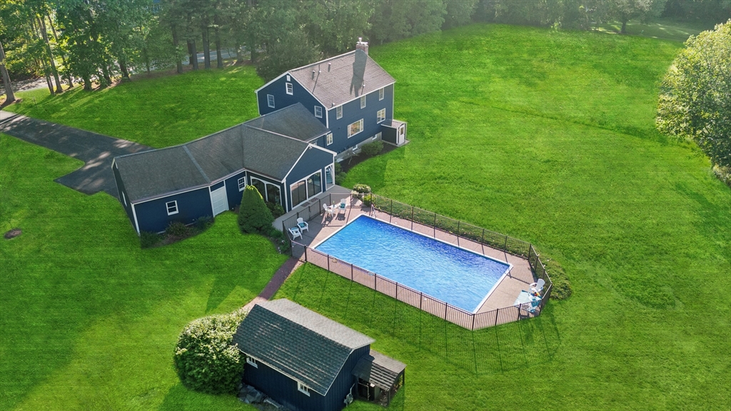 11 Lawndale Road Tyngsborough, MA 01879 - Photo 4 of 40