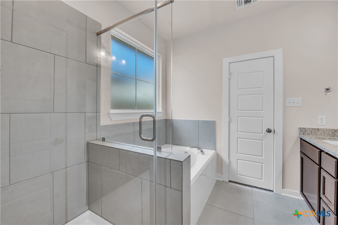 262 Wind Ridge Drive Copperas Cove, TX 76522 - Photo 14 of 30 a bathroom with a sink and mirror