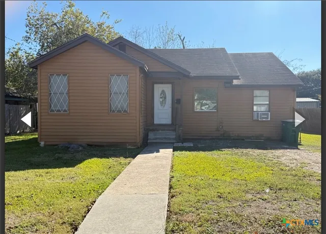 $1,250 | 1003 East Sabine Street, Victoria, TX 77901
