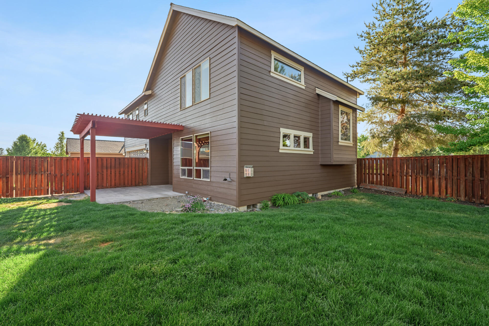 1402 Northeast Hudspeth Road Prineville, OR 97754 - Photo 28 of 36 a backyard of a house with lots of green space