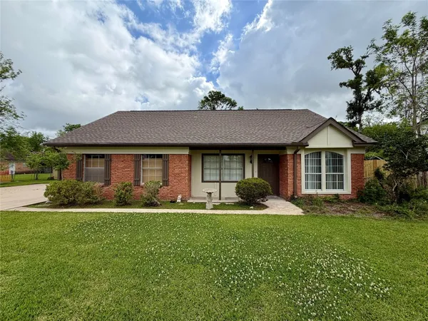$215,000 | 114 Edgewater Street, Clute, TX 77531