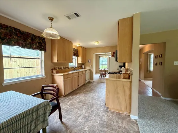 $215,000 | 114 Edgewater Street, Clute, TX 77531