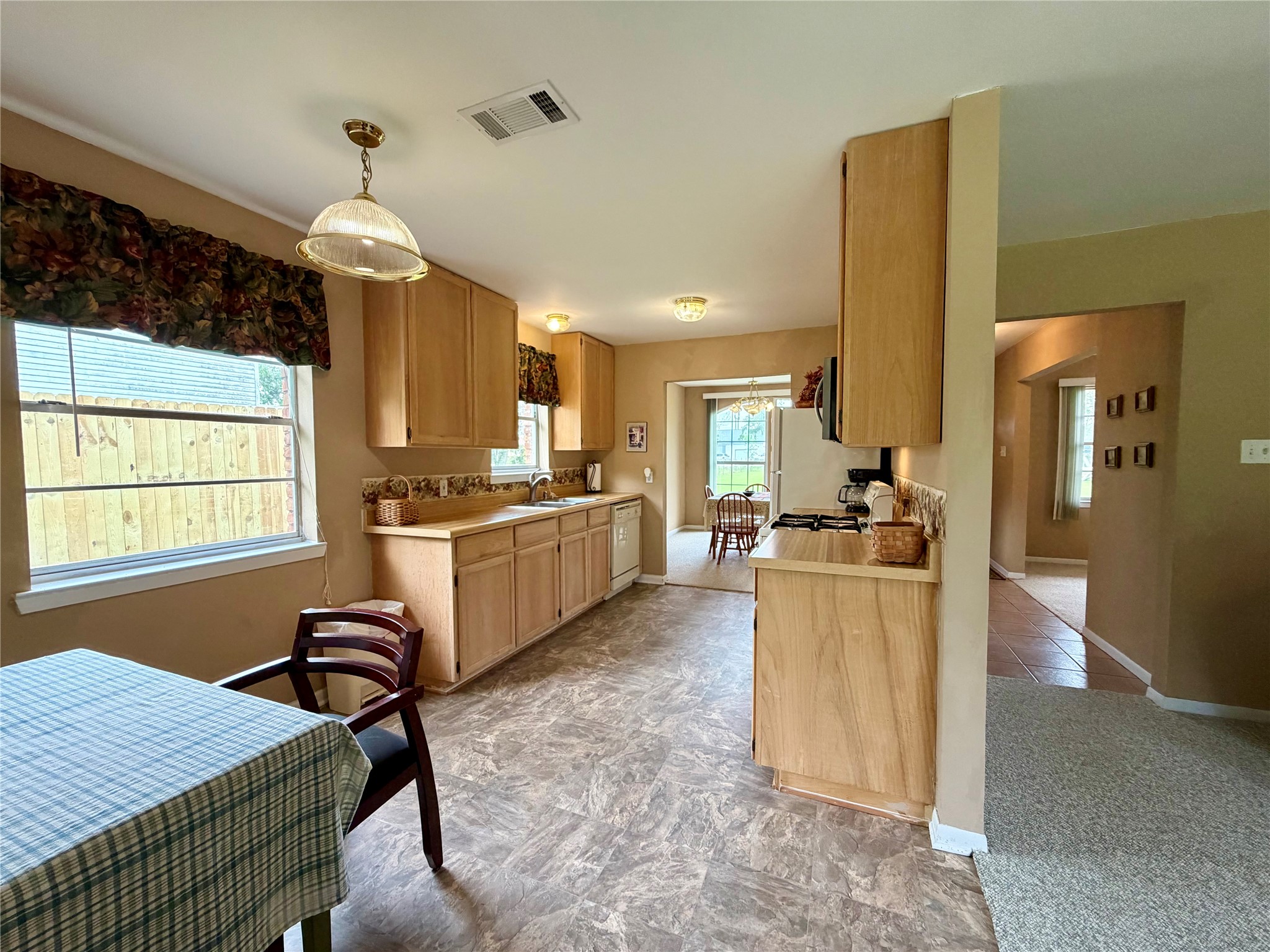 114 Edgewater Street Clute, TX 77531 - Photo 11 of 38