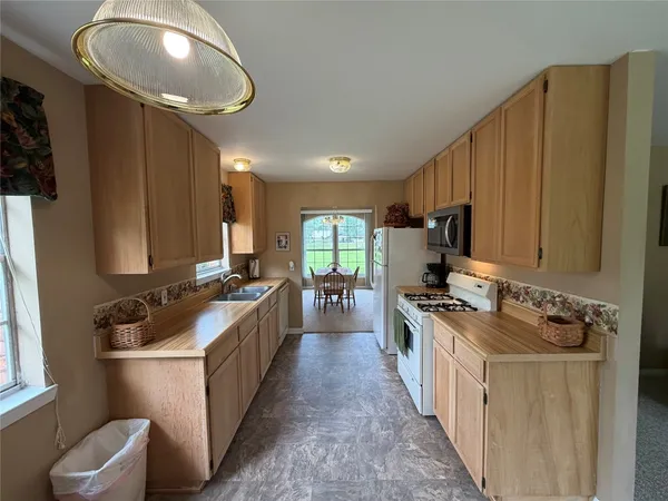 $215,000 | 114 Edgewater Street, Clute, TX 77531