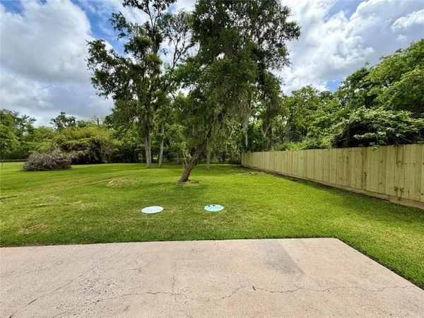 $215,000 | 114 Edgewater Street, Clute, TX 77531