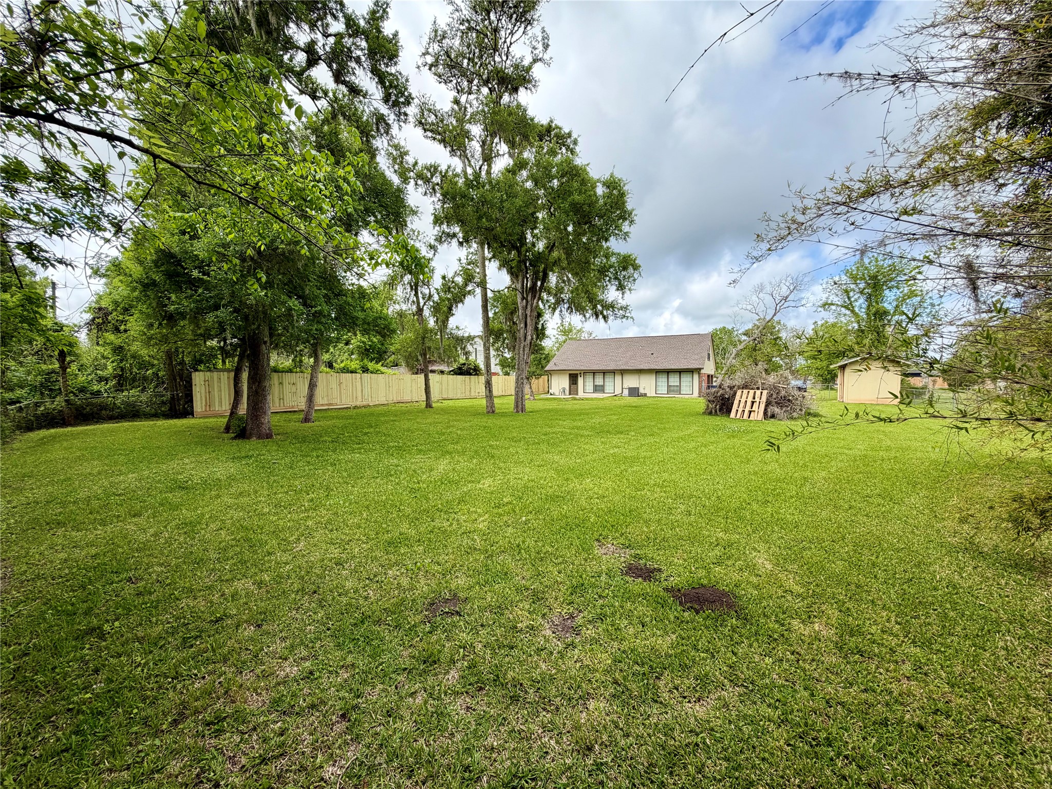 114 Edgewater Street Clute, TX 77531 - Photo 34 of 38