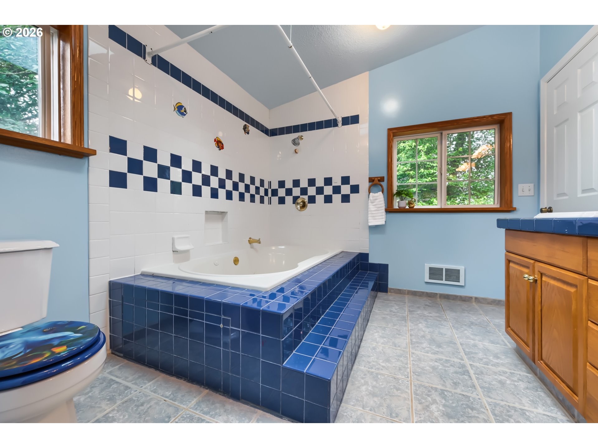 3740 Southwest Comus Street Portland, OR 97219 - Photo 16 of 33 Bathroom, Attached