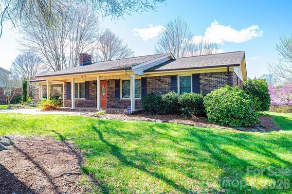 $289,900 | 1070 South College Avenue, Newton, NC 28658