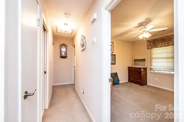 $289,900 | 1070 South College Avenue, Newton, NC 28658
