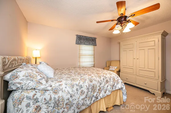 $289,900 | 1070 South College Avenue, Newton, NC 28658