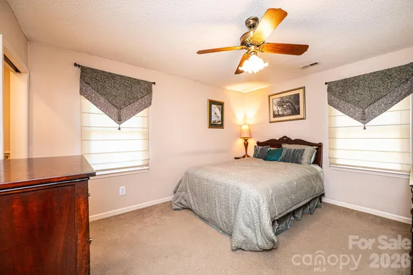 $289,900 | 1070 South College Avenue, Newton, NC 28658
