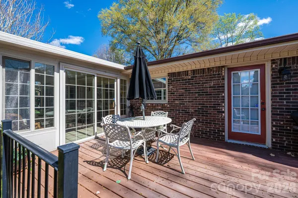 $289,900 | 1070 South College Avenue, Newton, NC 28658